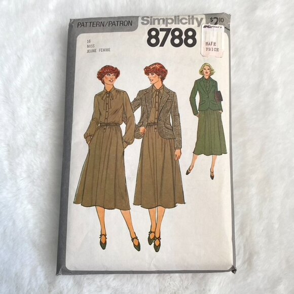 2 Simplicity Sewing Patterns - Picture 2 of 5